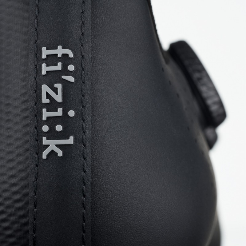 Buty szosowe FIZIK Vento Infinito Carbon 2 białe/czarne - 43 Buty szosowe FIZIK Vento Infinito Carbon 2 białe/czarne - 43
