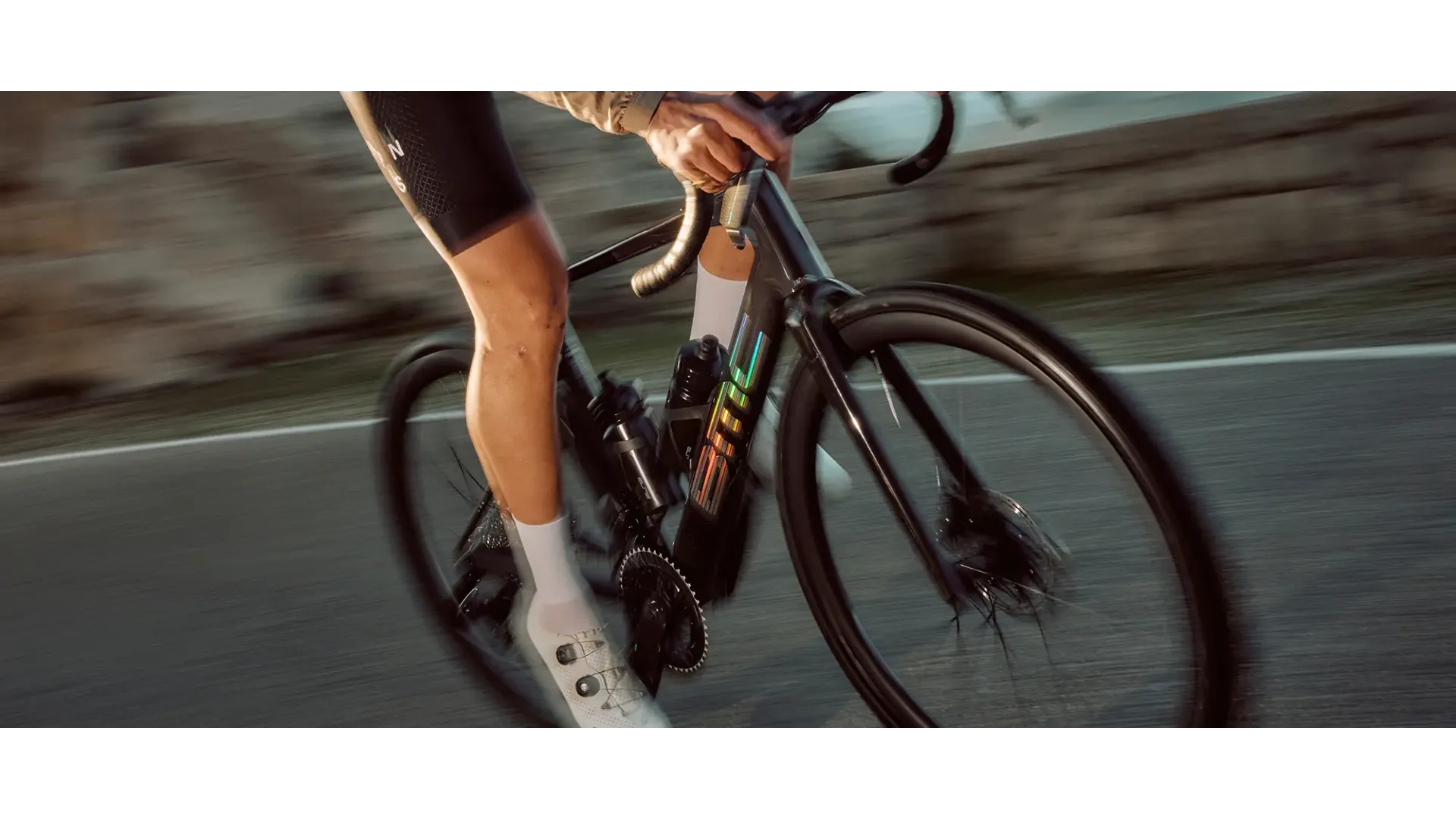 https://veloshop.pl/image/cache/catalog/RoadmachineSeries_Collection_Image_ccb81cbc-1f58-4b4d-aa31-1b50a4f9ea8e-1920x1080.webp