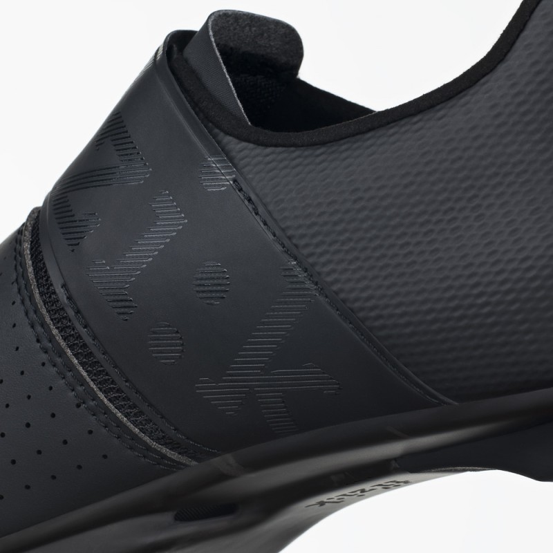 Buty szosowe FIZIK Vento Infinito Carbon 2 białe/czarne - 43 Buty szosowe FIZIK Vento Infinito Carbon 2 białe/czarne - 43